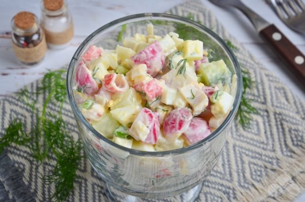Салат з крабовими паличками, редискою і зеленню – простий і смачний рецепт з фото (покроково)