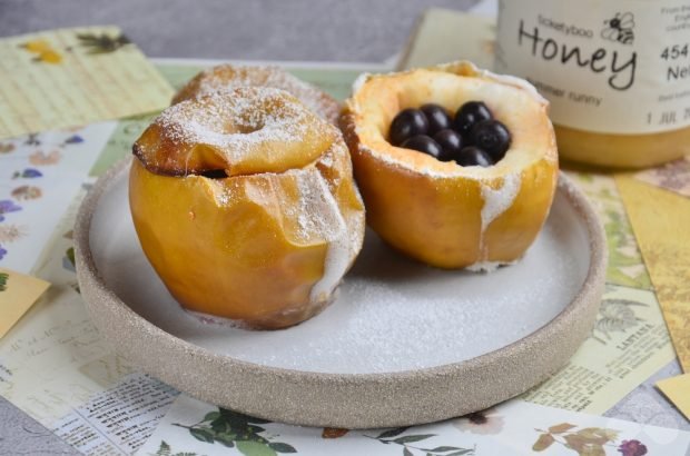 Яблука, запечені з ягодами і медом-простий і смачний рецепт з фото (покроково)
